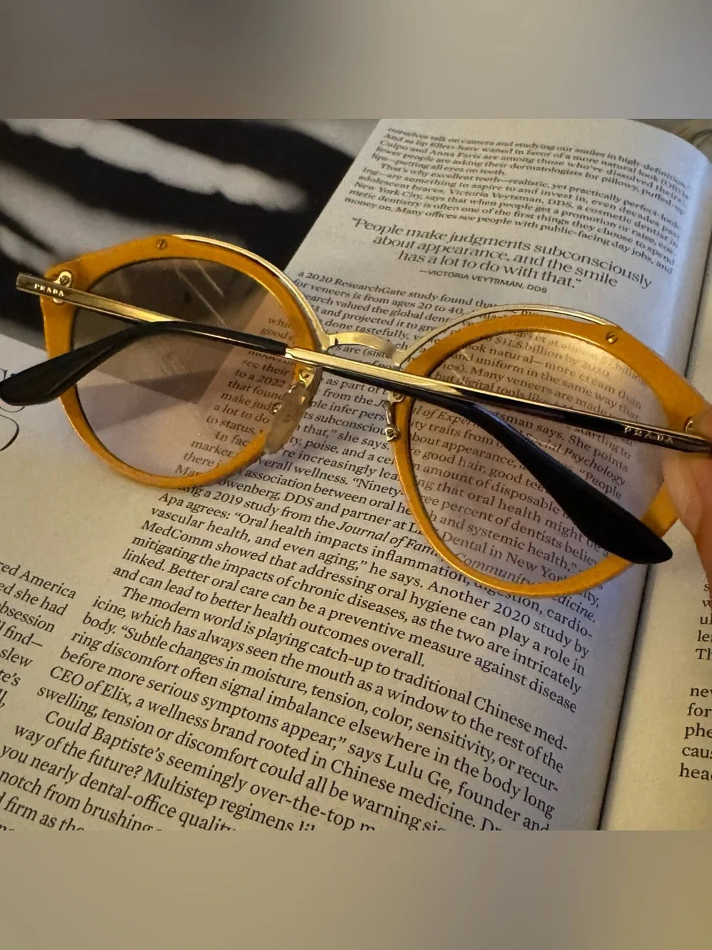 Prada black and yellow round frame